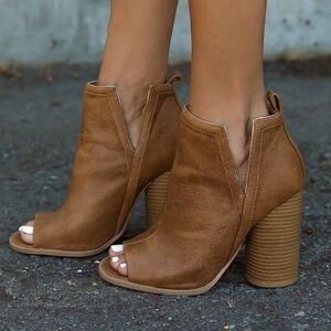 VICI Women’s Duffy Peep-toe Bootie - Size 8 - Tan